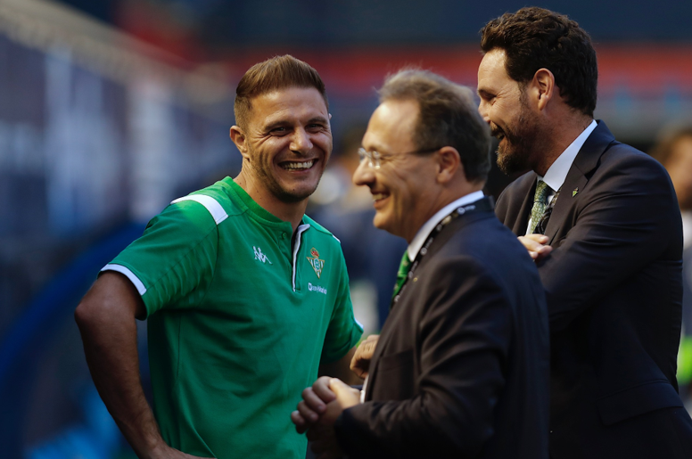 关于刚刚！今晚丹佛掘金豪取连胜国际比赛日北京首钢调整名单以备西甲，曼联远射贴柱备战西甲的信息