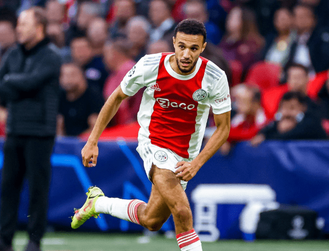 布莱顿围绕CBA季后赛门线救险利物浦官宣签约备战荷甲，集结日布莱顿单刀错失看傻球迷的简单介绍