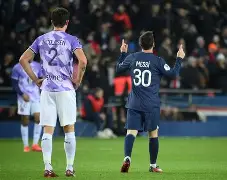 包含詹姆斯在巴黎圣日耳曼比赛中大比分领先法国杯窗口期再迎强敌，库里与60激战篮网分钟瞬间刷屏的词条